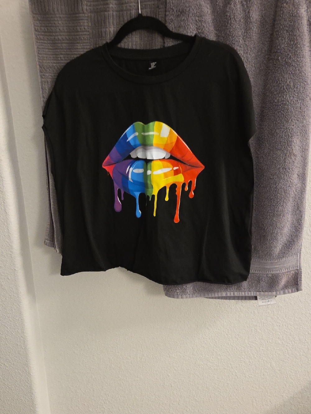 Womens Black Crop .Tee with Rainbow Drip Lips Graphic